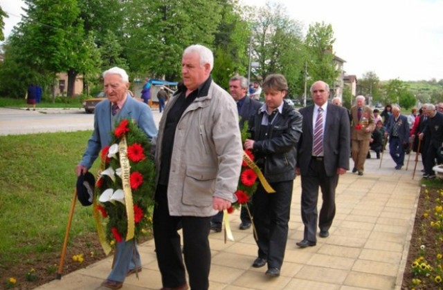 9-ти май -двоен празник в Мездра