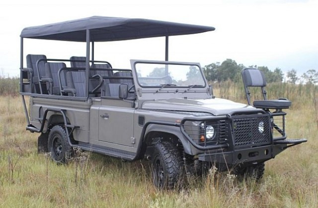 Land Rover със специален Defender за сафари