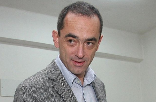 Заимов: Депутати и министри могат да дадат пример, като се качат на електромобили