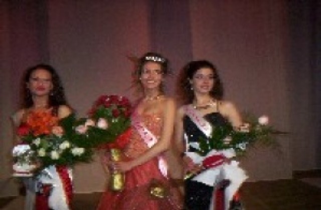 Ясни кандидатките за Царица Роза 2011