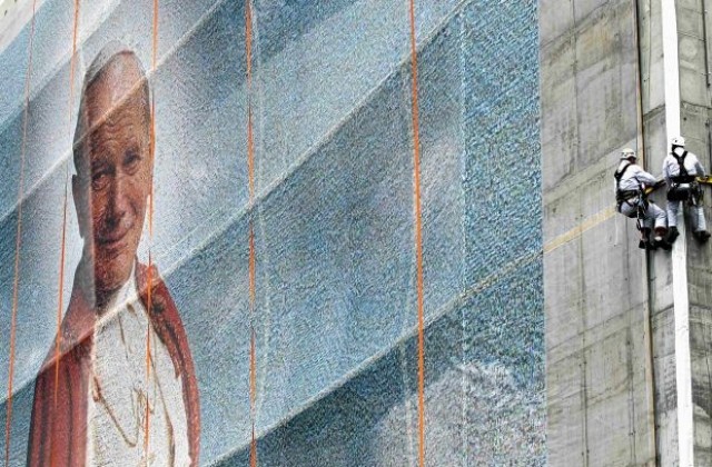 КГБ е планирало убийството на папа Йоан-Павел II и Лех Валенса, се твърди в нова книга