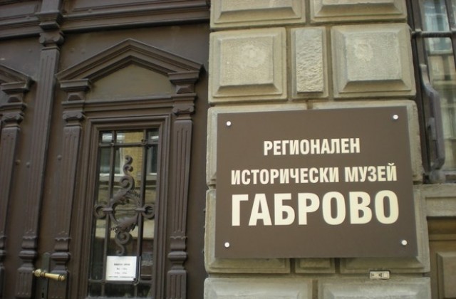 Откраднаха бронзова статуетка от Историческия музей