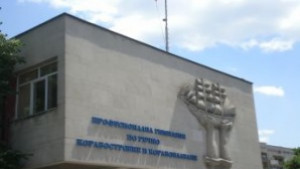 Абитуриенти барикадираха гимназия