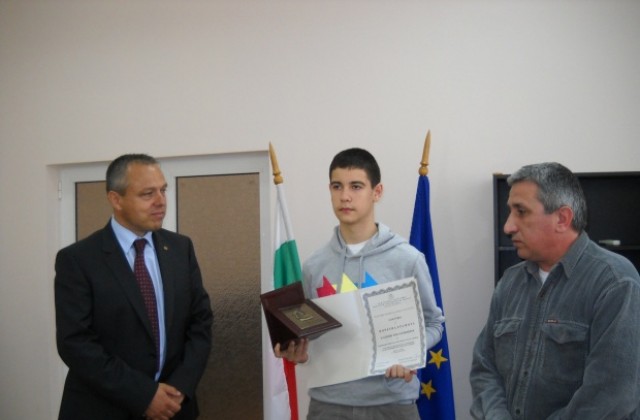 Владимир Шишков с почетен плакет на областния управител