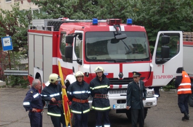 Огнеборци мерят сили в районно състезание по пожароприложен спорт