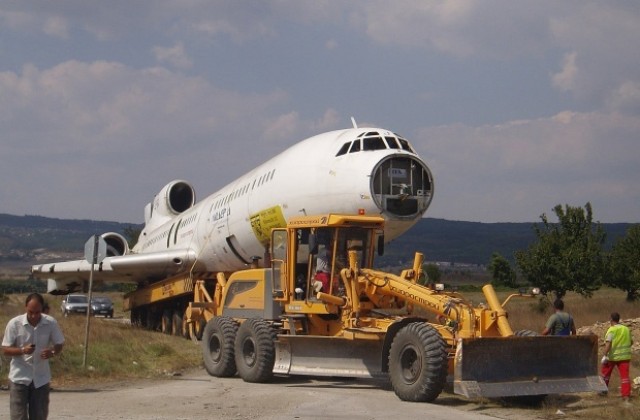 Дискавъри ще снима потапянето на самолета на Тато?
