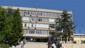 В Техническия откриват паметник на абсолвента