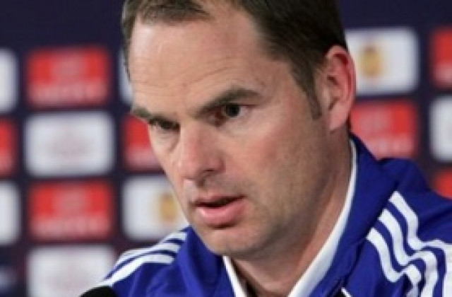 Франк Де Бур се заканва на Ники Михайлов и компания