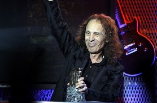 В памет на Рони Джеймс Дио