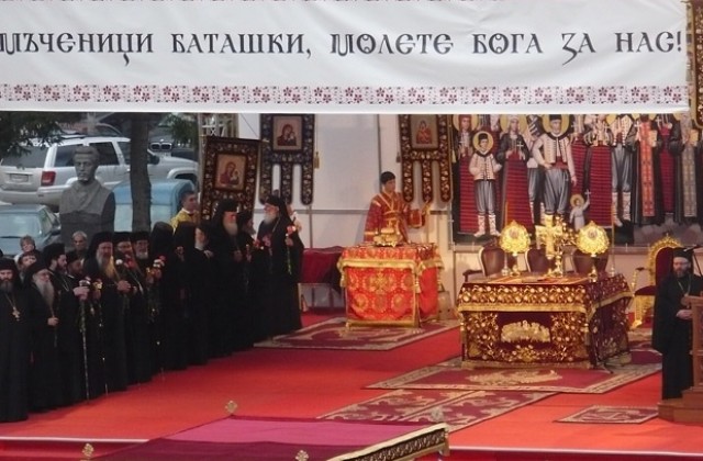 Батак се поклони на мъчениците си