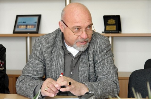 Клоуни и скечове тази нощ в димитровградската библиотека