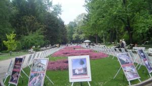Фотоси на църкви и манастири украсиха парк