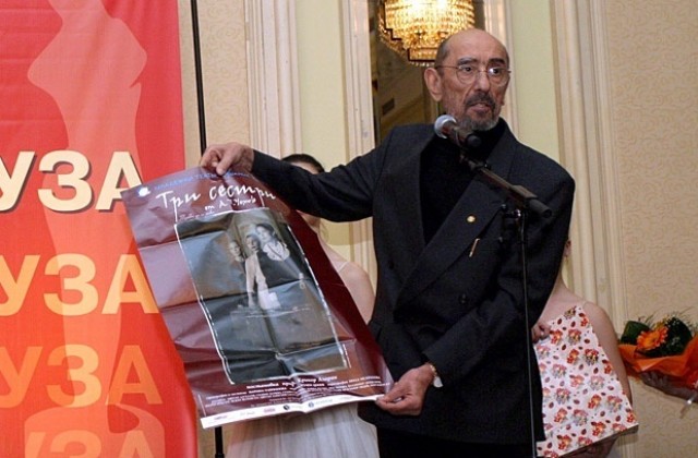 Почитат Крикор Азарян с филм и спектакъл