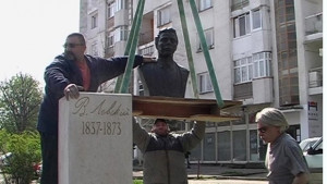 Откриват възстановения паметник на Васил Левски