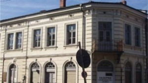Изложба Учители и ученици откриват в Троян