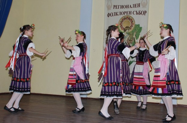 Празник на черешата и фолксъбор в Крепост
