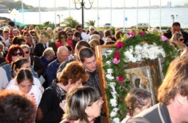 Несебър посрещна чудотворната икона на Св. Богородица