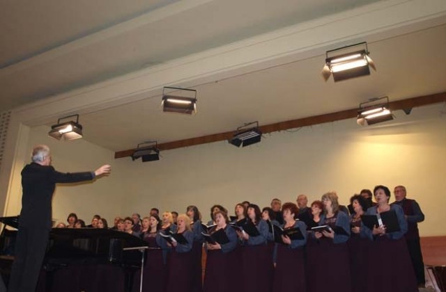Окръжен съдия – солист на премиерна хорова песен