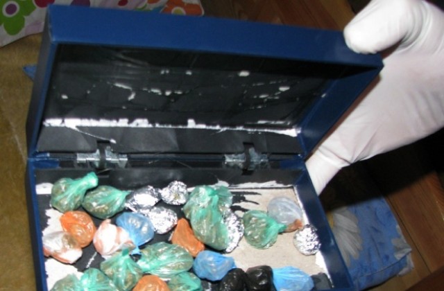 Продават наркотици на пазара