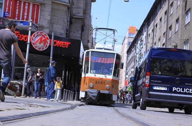 Изкривени релси забавиха движението на трамваите по „Граф Игнатиев”