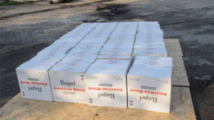 Задържаха шофьора на буса превозващ цигари без бандерол