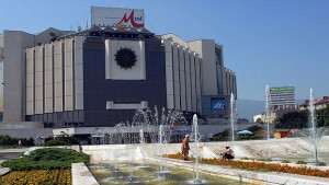 Отцепиха градинката на НДК заради съмнителен пакет