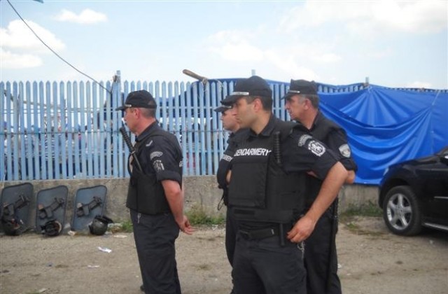 Пиян мъж удари полицай и вдигна скандал в Пристое