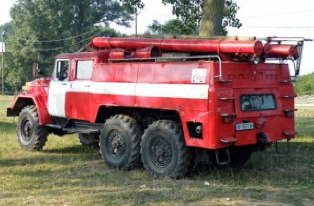 Дете подпали къща при игра