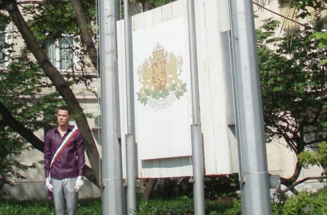 Национален състезател по плуване издига българското знаме в Силистра
