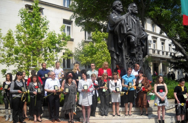 Върви народът възродени...