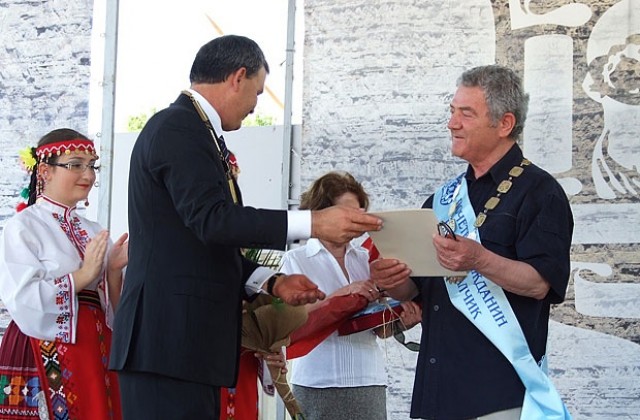 Стефан Цанев и Ивайло Петров станаха почетни граждани на Балчик