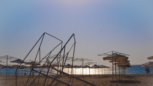 До дни осигуряват линейка на варненския плаж