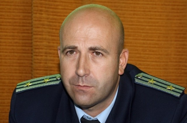 Забраняват на пътните полицаи да спират по няколко коли едновременно