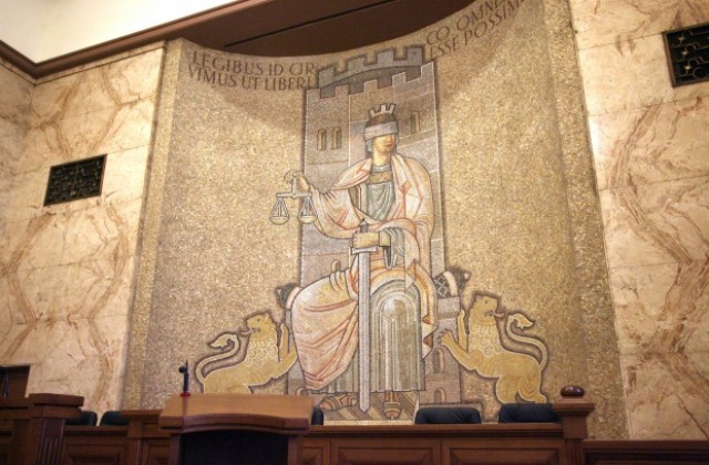 Условна присъда за крадла, обрала съквартиранти