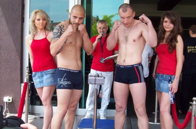 Мериха боксьорите в центъра на Враца