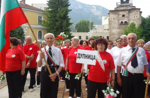 600 баби и дядовци спортуваха във Враца
