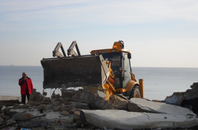 Строителният контрол бута 30 строежа във Варненско