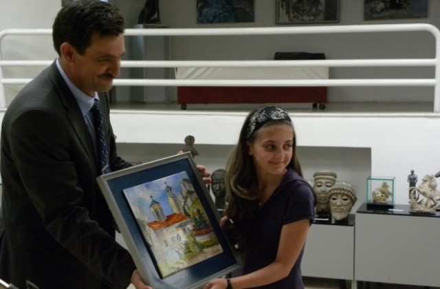 Седмокласничка от ПМГ-Враца с първа награда за ботевска поезия