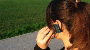 СЗО Използването на мобилни телефони може да е канцерогенно