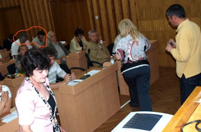 Двама атакисти почти се сбиха на сесия в Разград