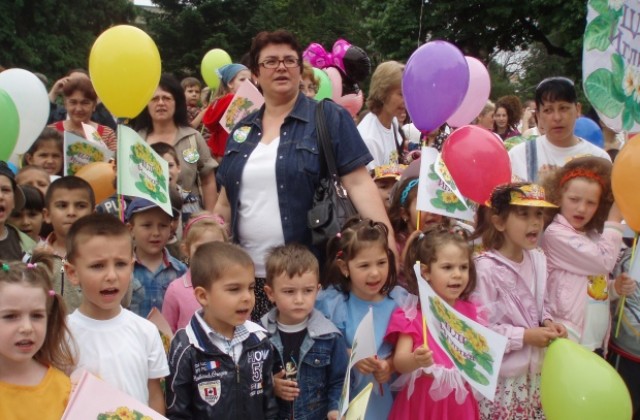 300 деца едновременно рецитираха Аз съм българче