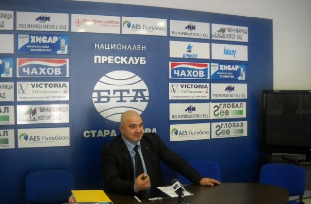 Кръгла маса за проблемите на спорта иска Маноил Манев