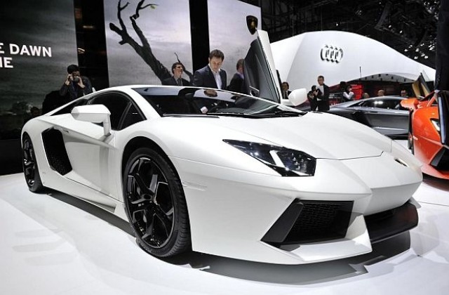 Задава се Aventador Roadster
