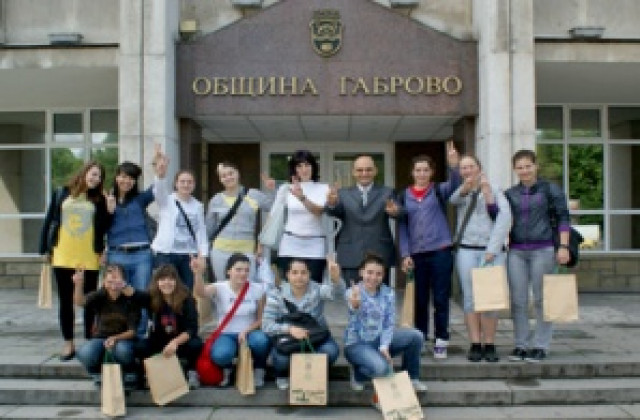 Новите шампионки по хандбал в ученическите игри ще тренират в обновена зала
