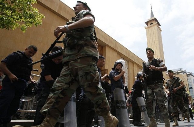 Десетки хиляди протестираха срещу режима в Сирия въпреки репресиите