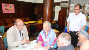Ремонтират клуба на пенсионера