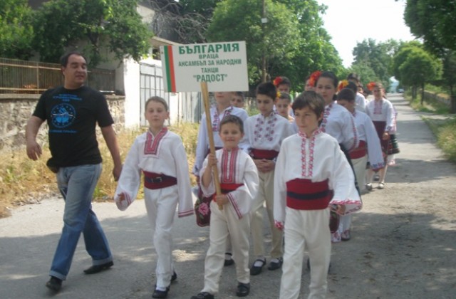 Танцов състав Радост ни зарадва с награда