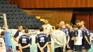 България с трима разпределители и двама дебютанти срещу Япония