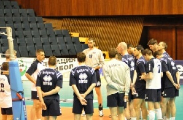 България с трима разпределители и двама дебютанти срещу Япония