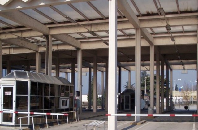 Задържаха шофьор, превозващ над 4000 кутии контрабандни  цигари